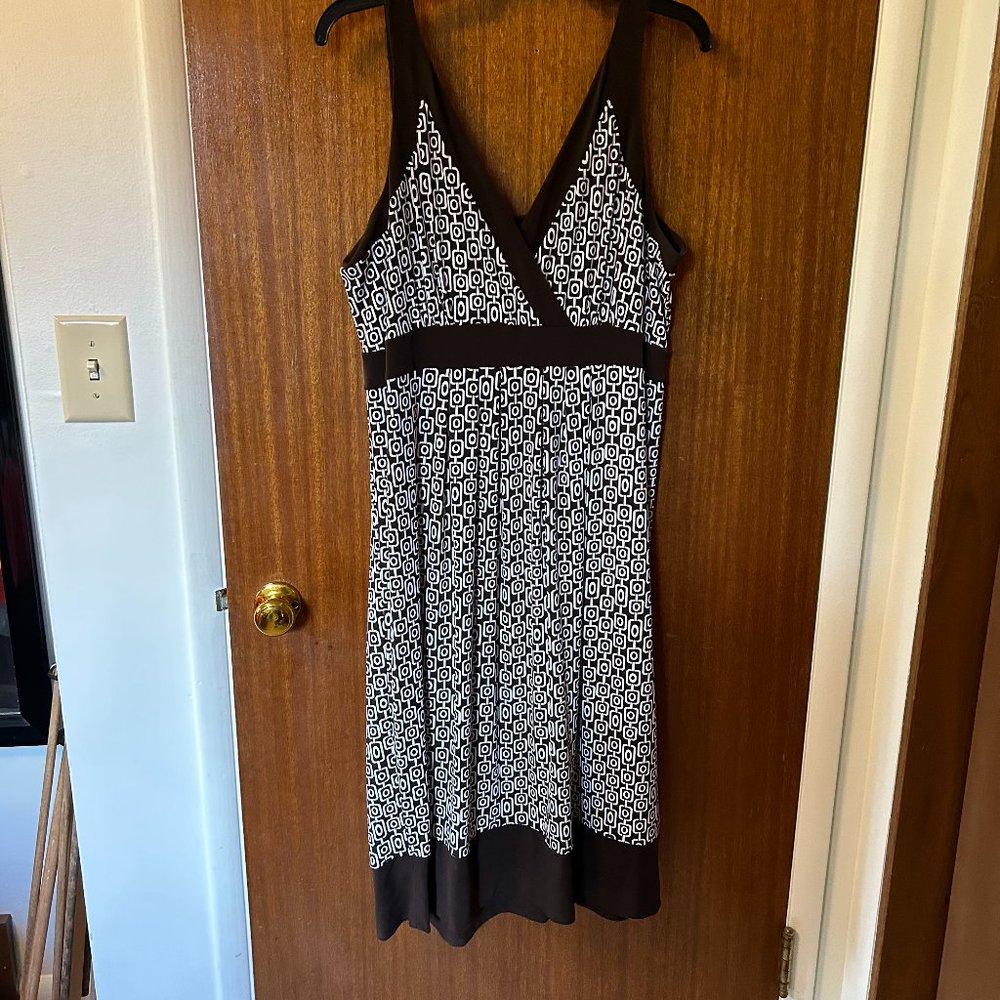 Brown patterned v-neck apt.9 Dress--XL